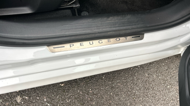 Peugeot 208 1.2 PureTech 100 GT 5dr EAT8 Petrol Hatchback